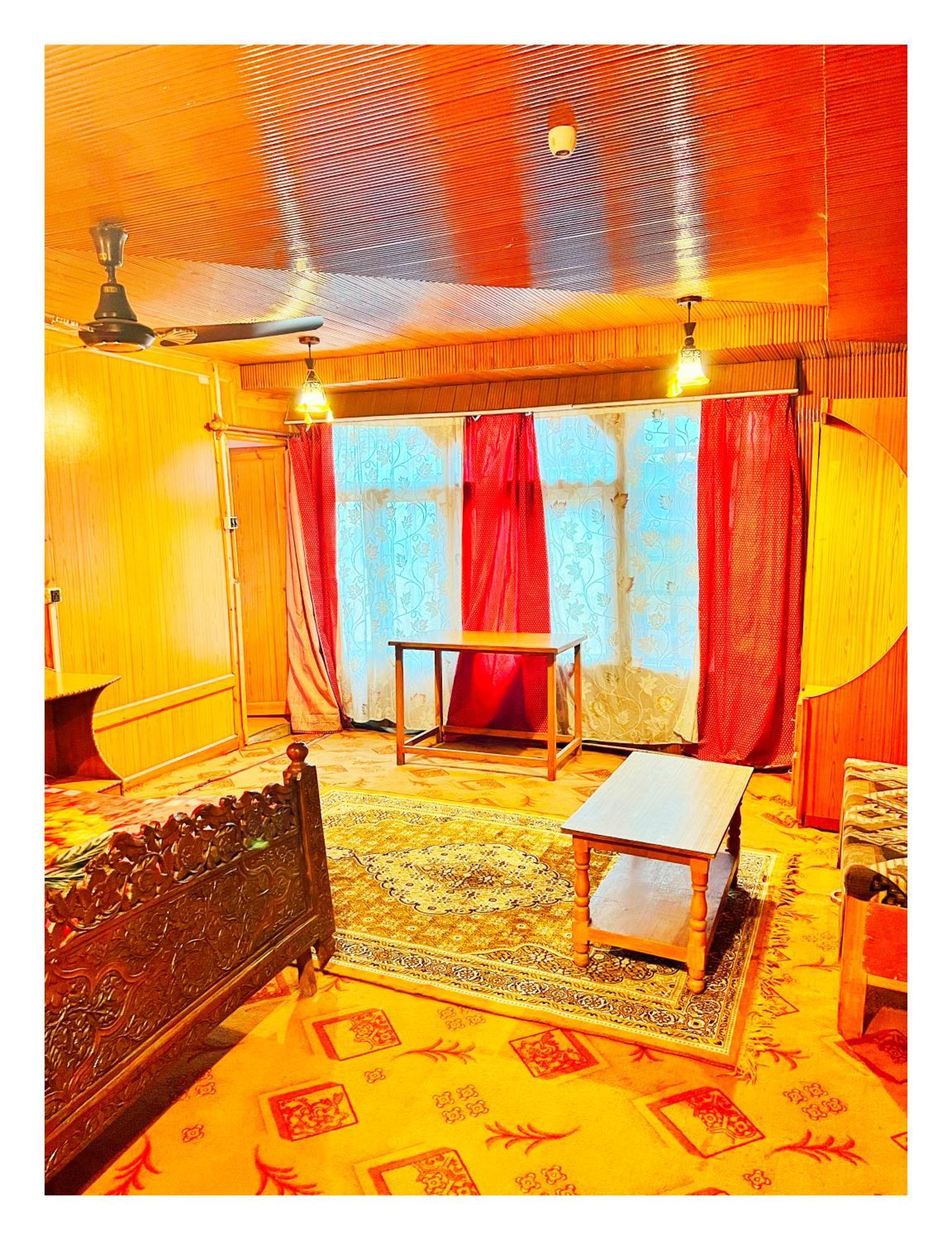 Backyard Stays With Dal Lake View Srīnagar المظهر الخارجي الصورة